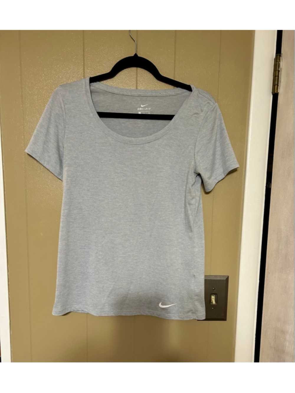 Nike Gray Dri-Fit Short Sleeve Women’s T Shirt Size S